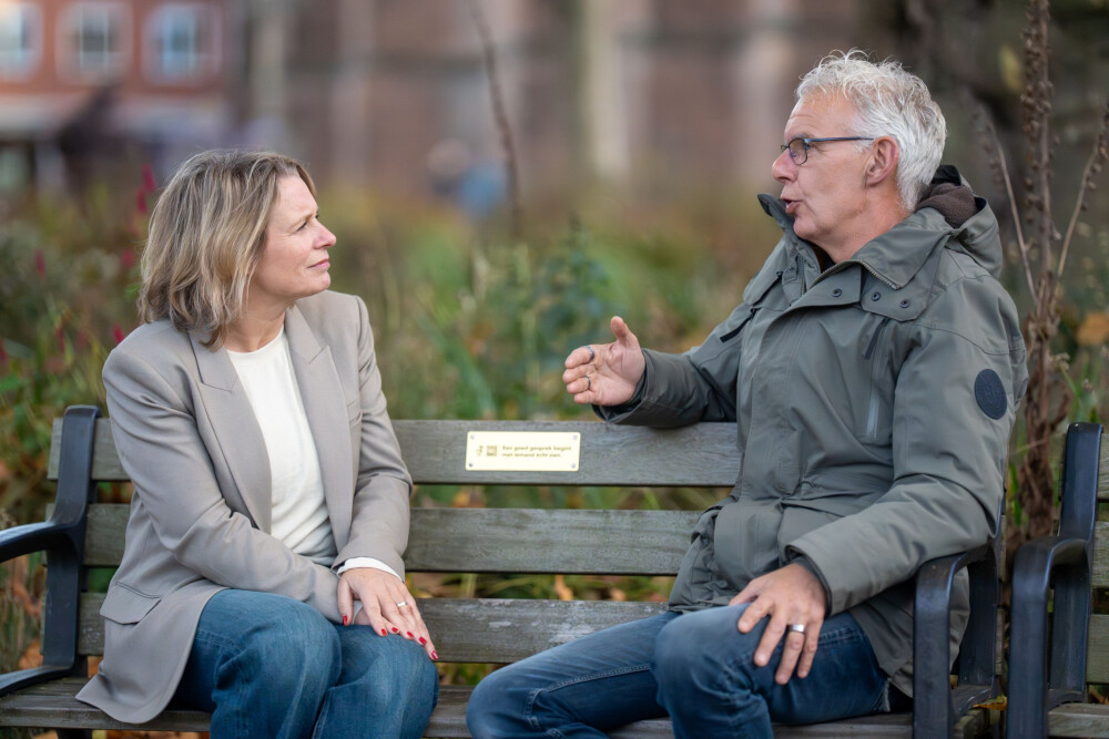 'IK ZIE JE’-bankje in Lochem: een plek voor verbinding en gesprek